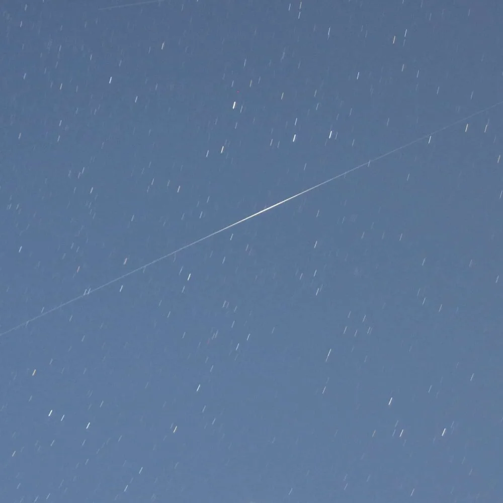 Traînées et flashes lumineux : des observations des Iridiums au satellites Starlink